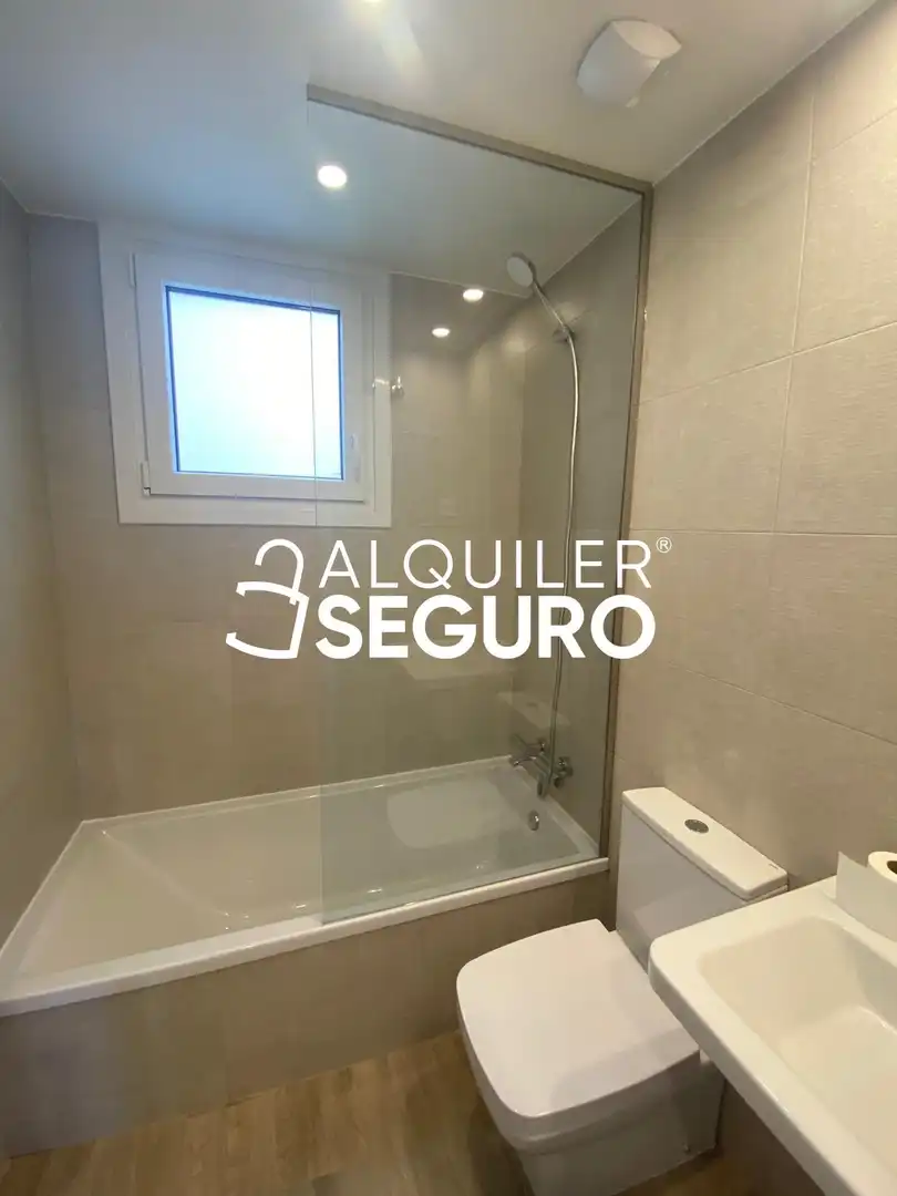 Bany de Pis de lloguer en Guadalajara amb Calefacció, Terrassa i Traster