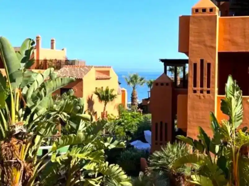 Vista exterior de Piso en venta en Estepona con Aire acondicionado, Piscina y Balcón