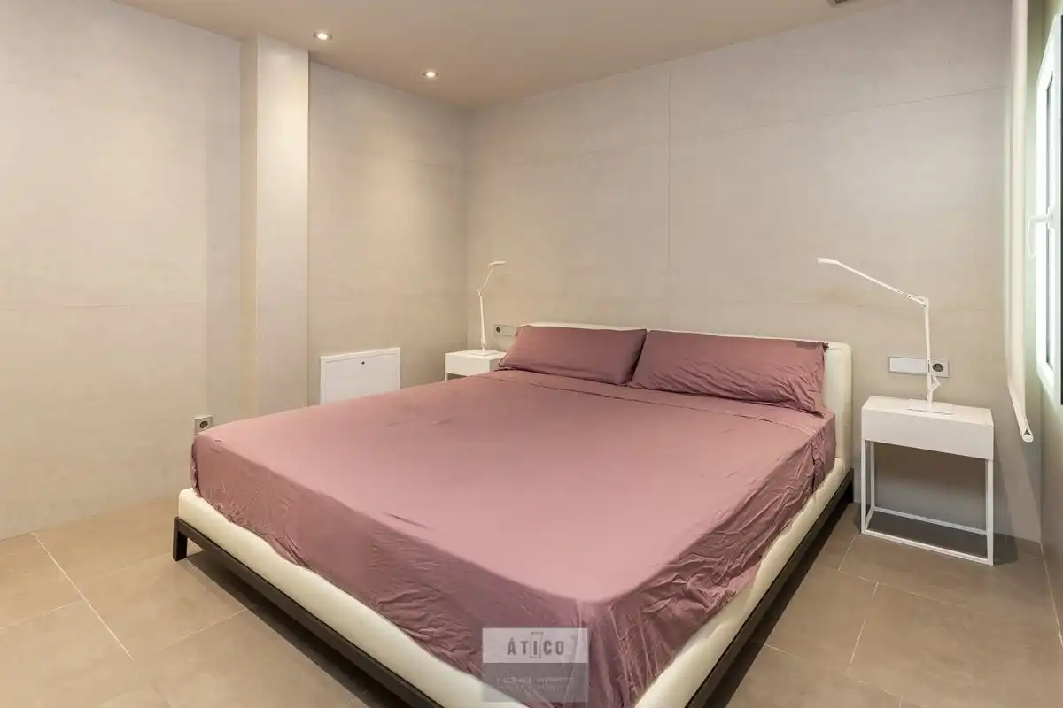 Schlafzimmer von Dachboden zum Verkauf in Barcelona mit Klimaanlage, Heizung und Terrasse