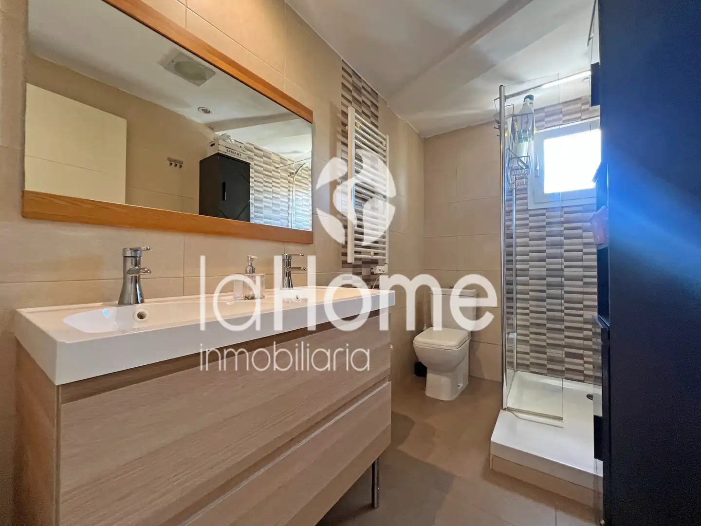 Badezimmer von Wohnung zum Verkauf in La Pobla de Vallbona mit Klimaanlage, Heizung und Parkett