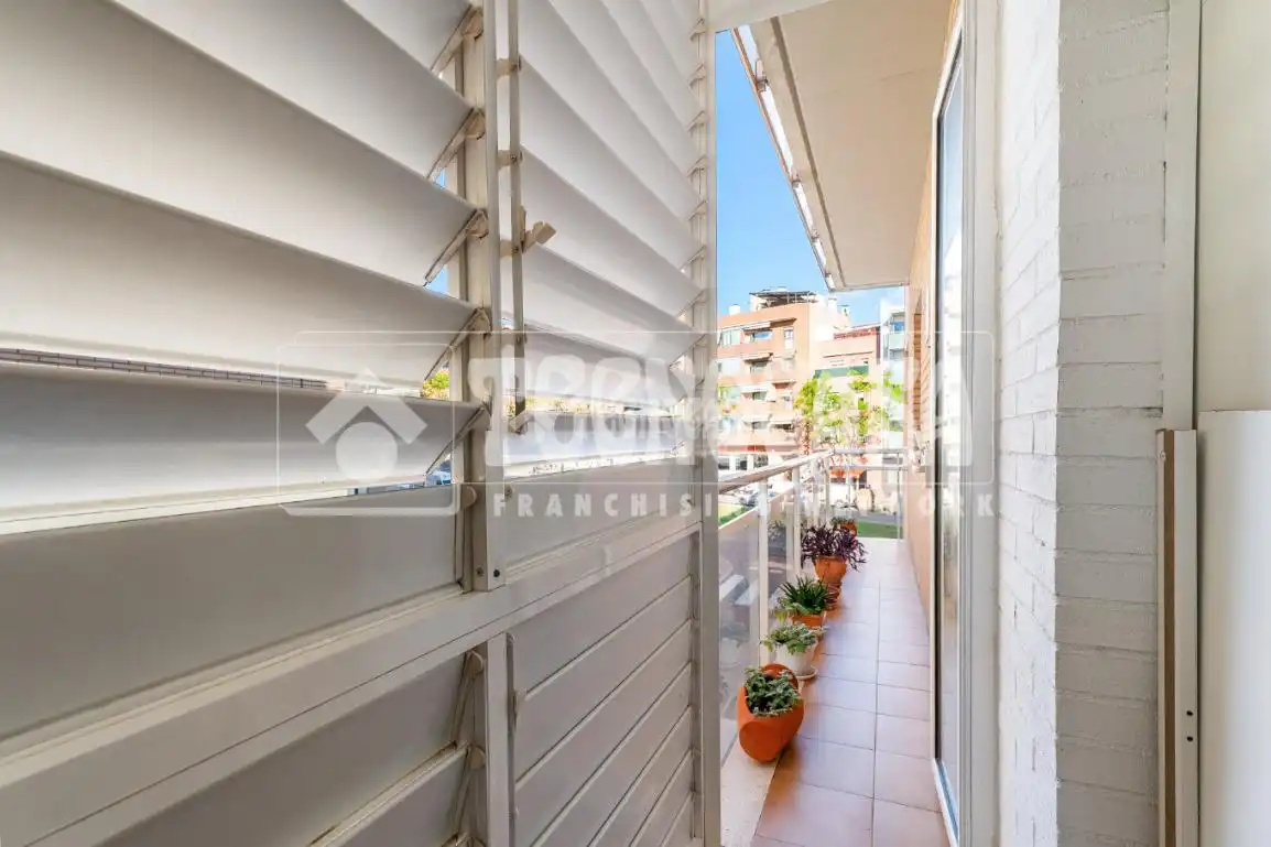 Terrassa de Pis en venda en Cornellà de Llobregat amb Balcó