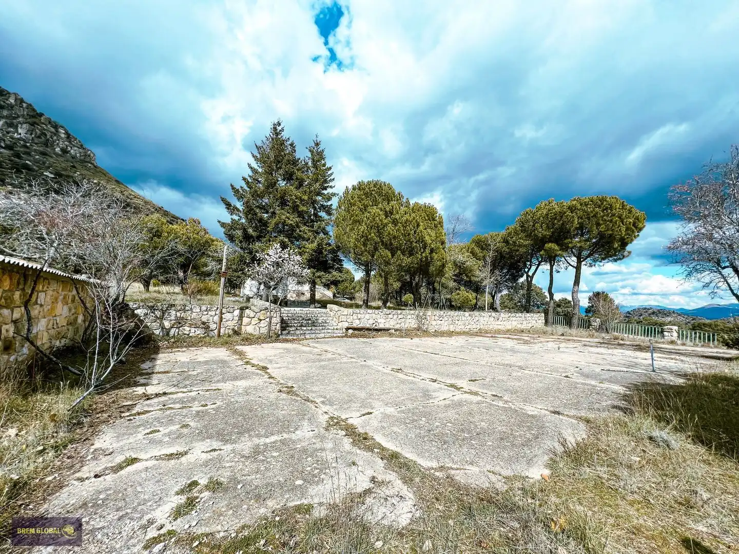 Vista exterior de Casa o xalet en venda en La Cabrera amb Jardí privat, Terrassa i Traster