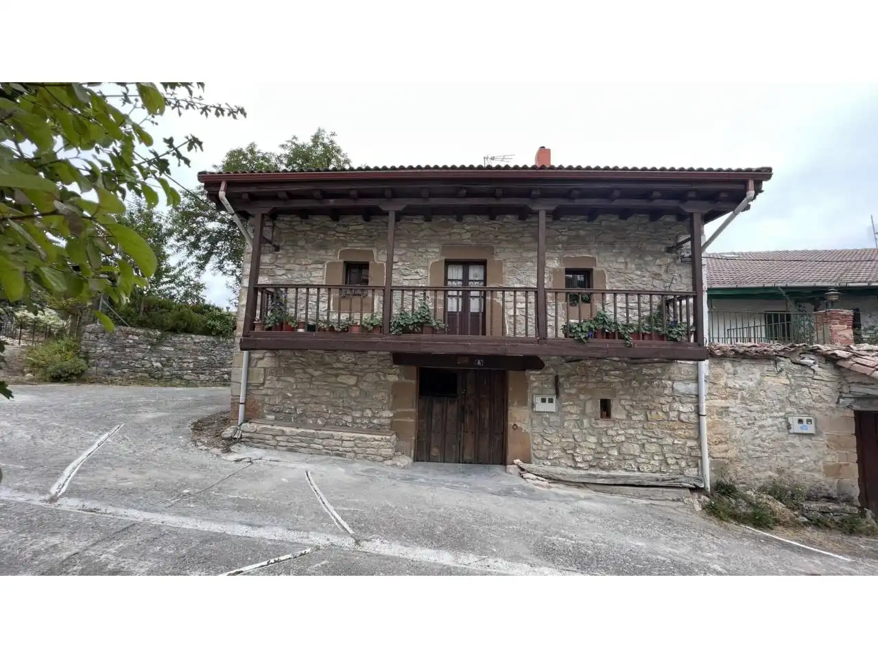 Exterior view of Detached homes for sale in Merindad de Sotoscueva  with Private garden, Terrace and Furnished