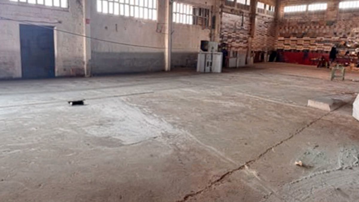 Vista exterior de Nau industrial en venda en Camarles