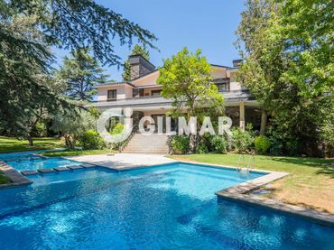 Villa mit Pool zum Verkauf in Urbanización La Moraleja