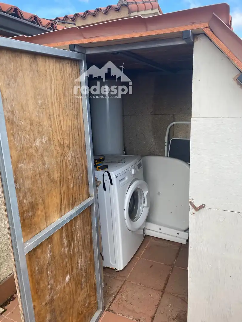 Parking de Ático de alquiler en A Cañiza   con Calefacción, Terraza y Amueblado