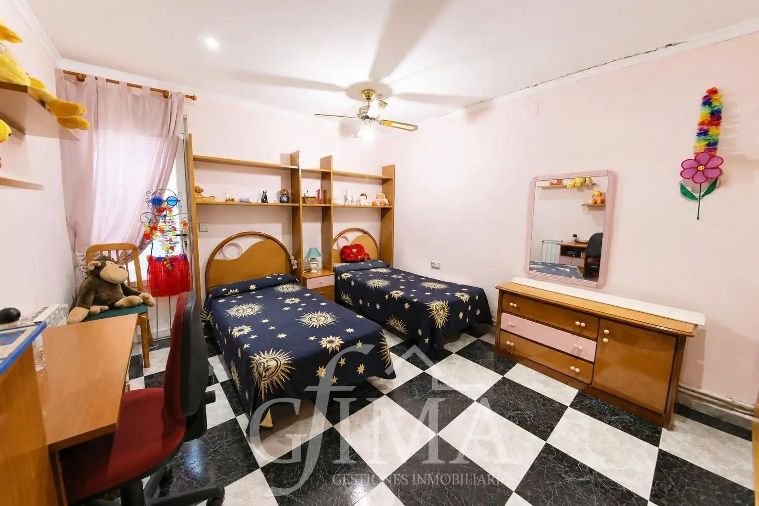 Dormitori de Casa o xalet en venda en Tomelloso amb Calefacció, Terrassa i Traster