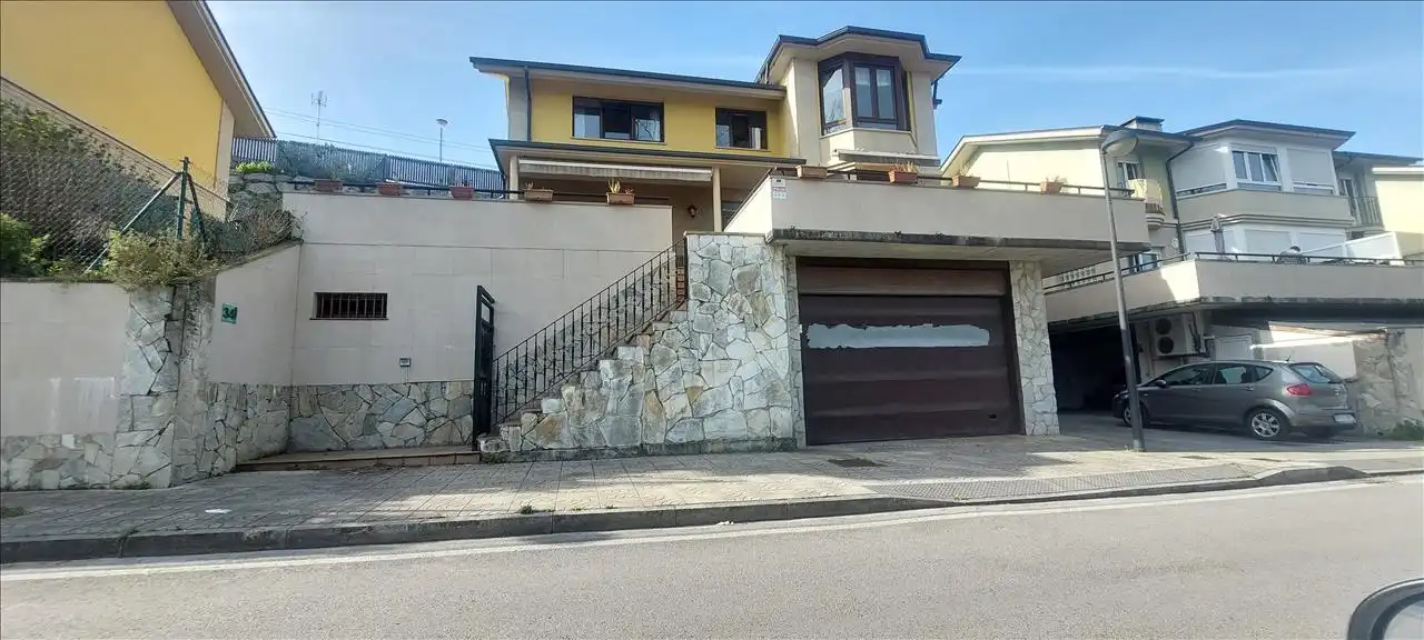 Außenansicht von Wohnung zum Verkauf in Torrelavega 