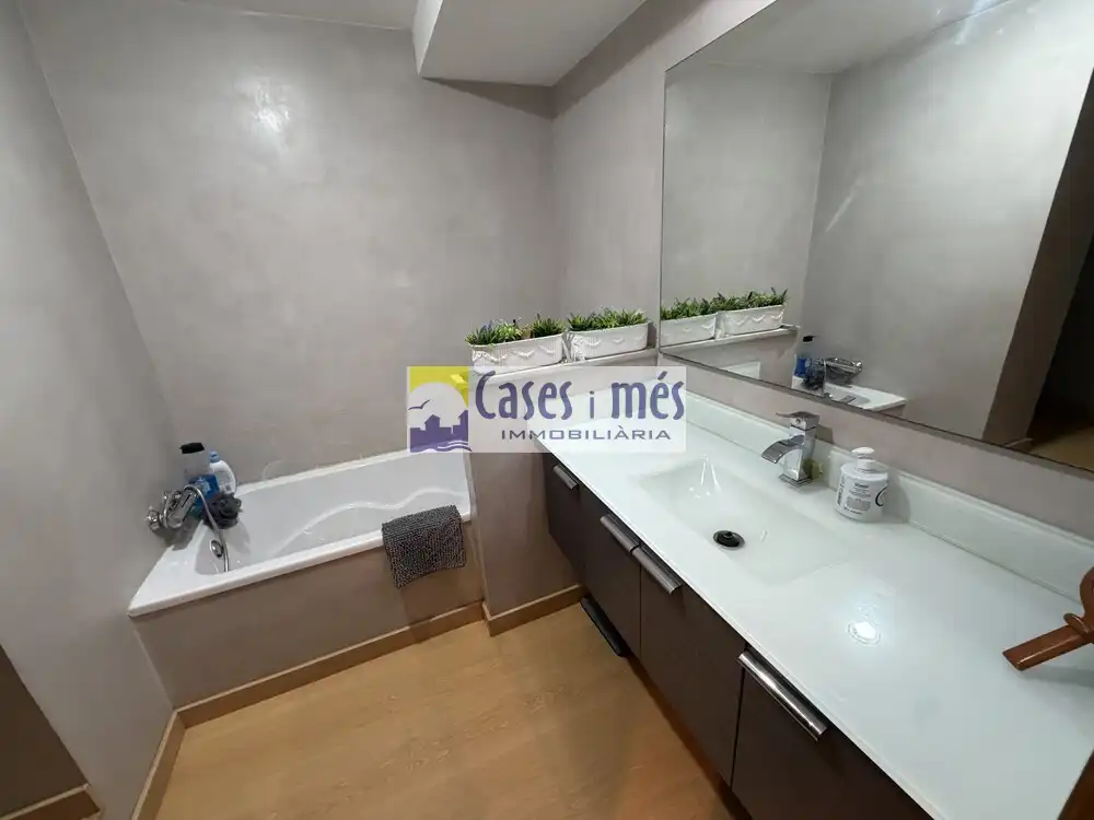 Baño de Piso en venta en La Pobla de Farnals con Balcón y Piscina comunitaria