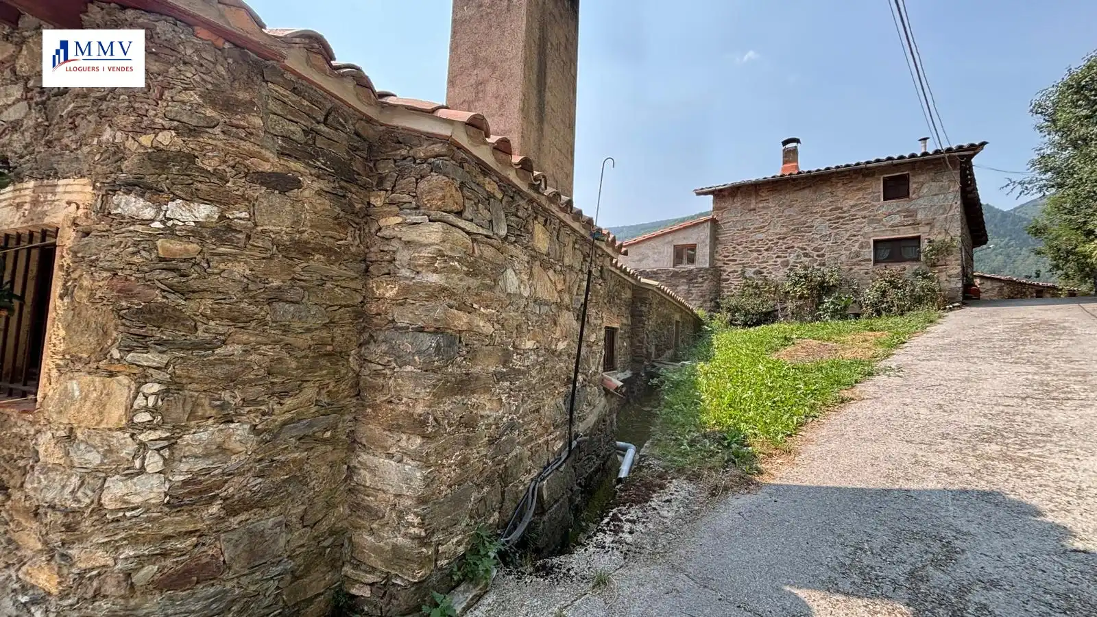 Vista exterior de Finca rústica en venda en Vilallonga de Ter amb Jardí privat i Moblat