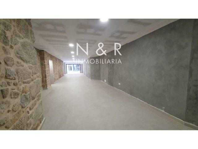 Local comercial en Alquiler en ROSALIA DE CASTRO en Campus Sur - Santa Marta