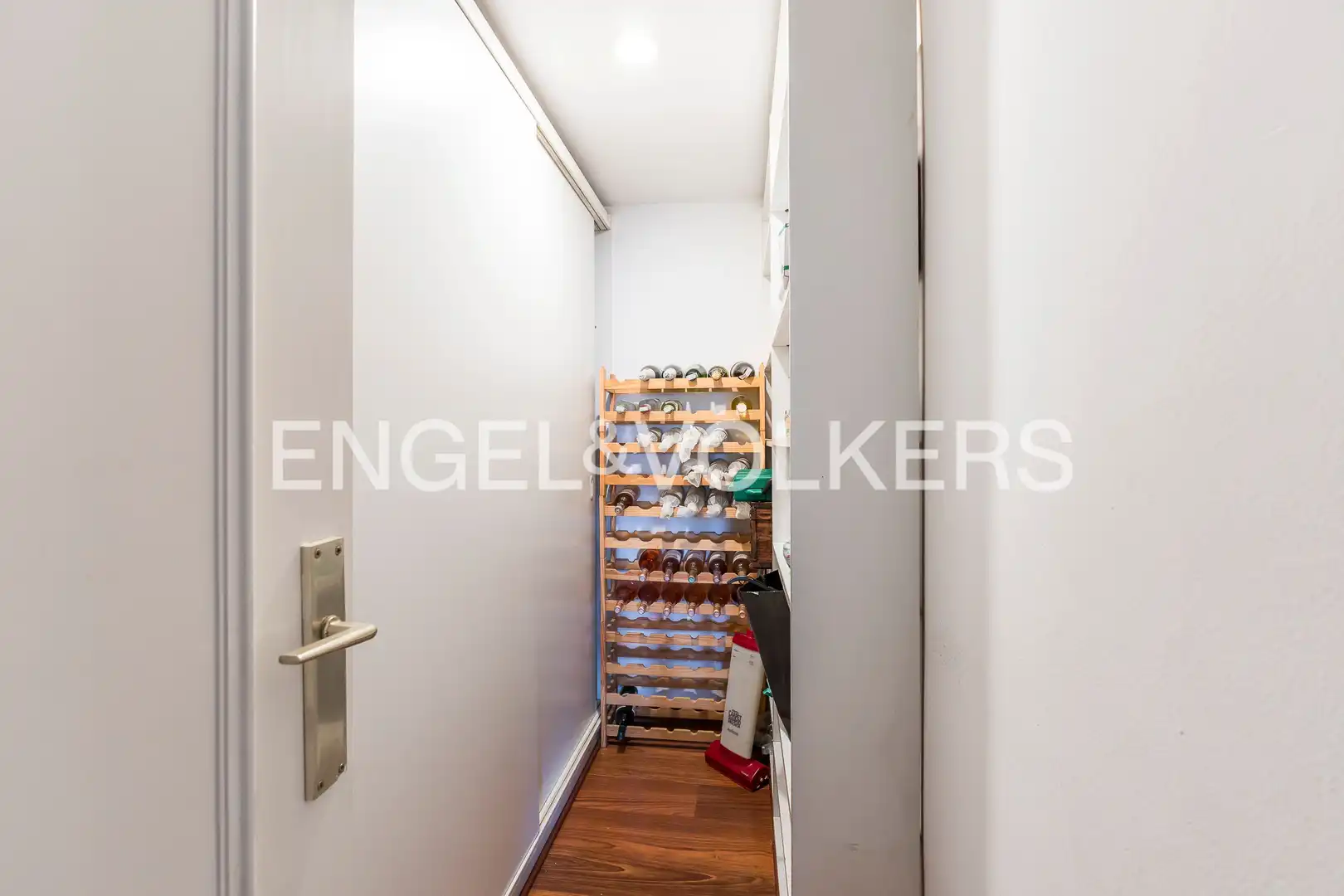 Wohnung zum Verkauf in Madrid mit Klimaanlage, Heizung und Privatgarten