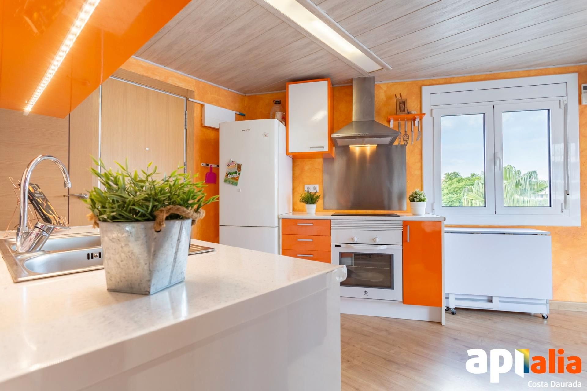 Cuina de Pis en venda en Salou amb Calefacció, Terrassa i Moblat