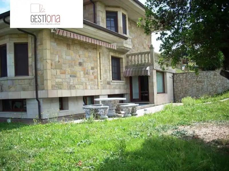 Garten von Haus oder Chalet zum Verkauf in Noja mit Klimaanlage, Heizung und Privatgarten
