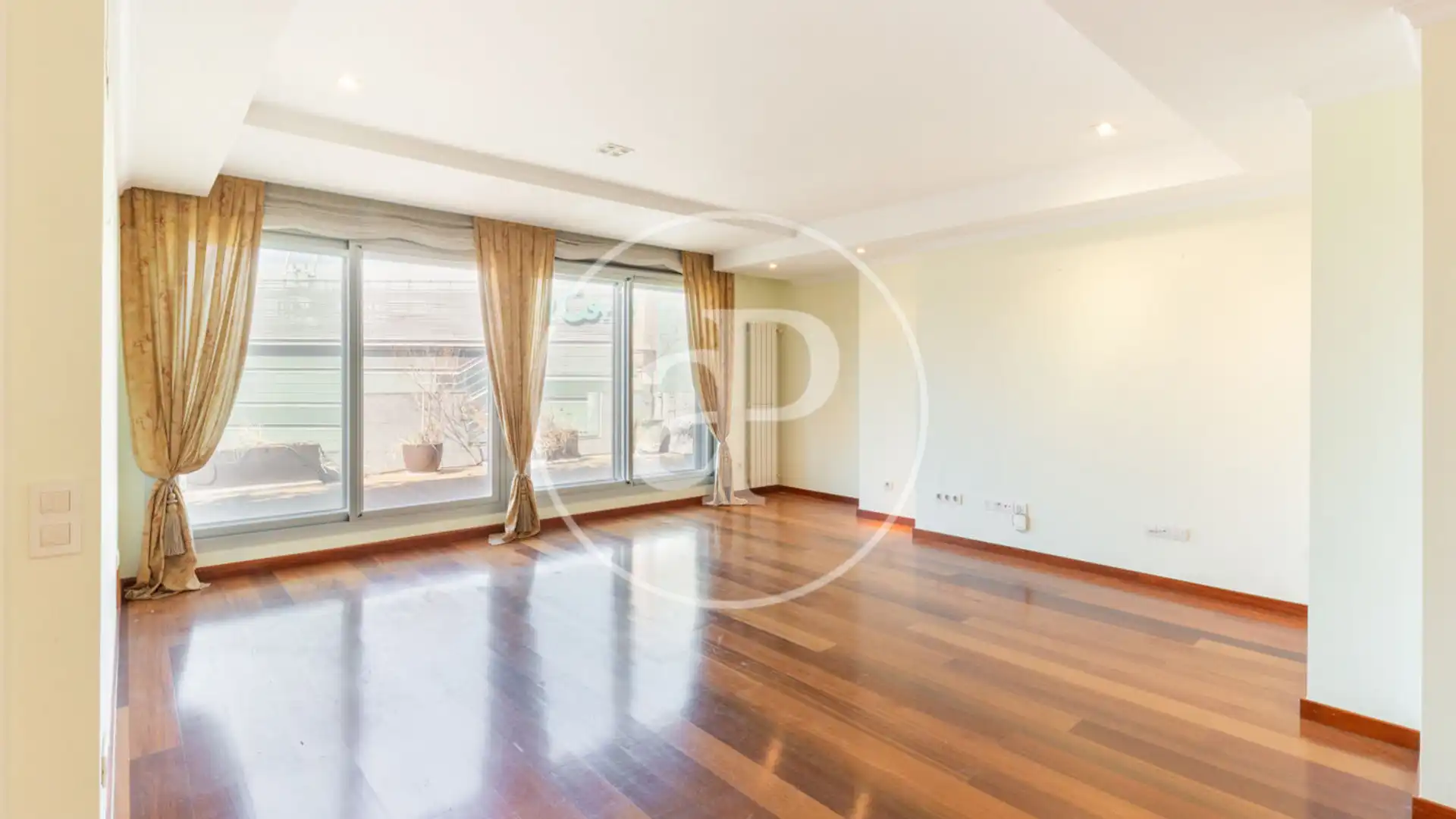 Vista exterior de Piso de alquiler en  Valencia Capital con Aire acondicionado, Calefacción y Terraza