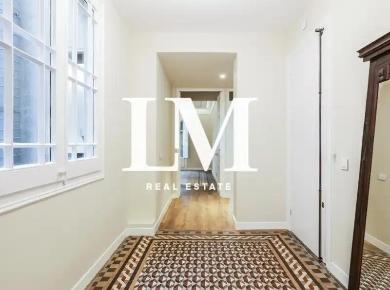 Vista exterior de Apartament en venda en Barcelona amb Aire condicionat, Terrassa i Balcó