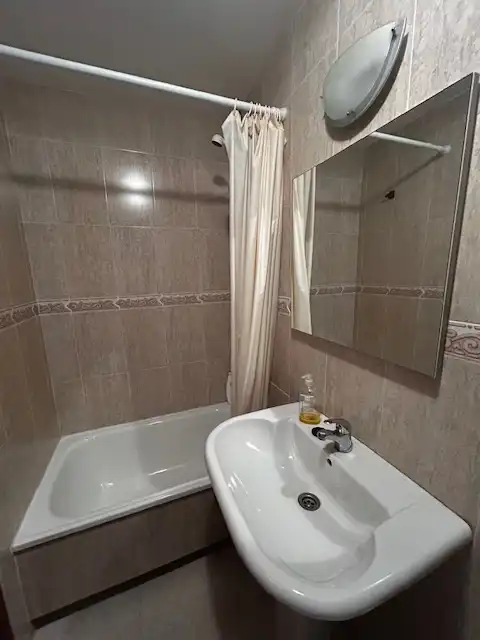 Baño de Apartamento en venta en Sanxenxo con Terraza, Trastero y Amueblado