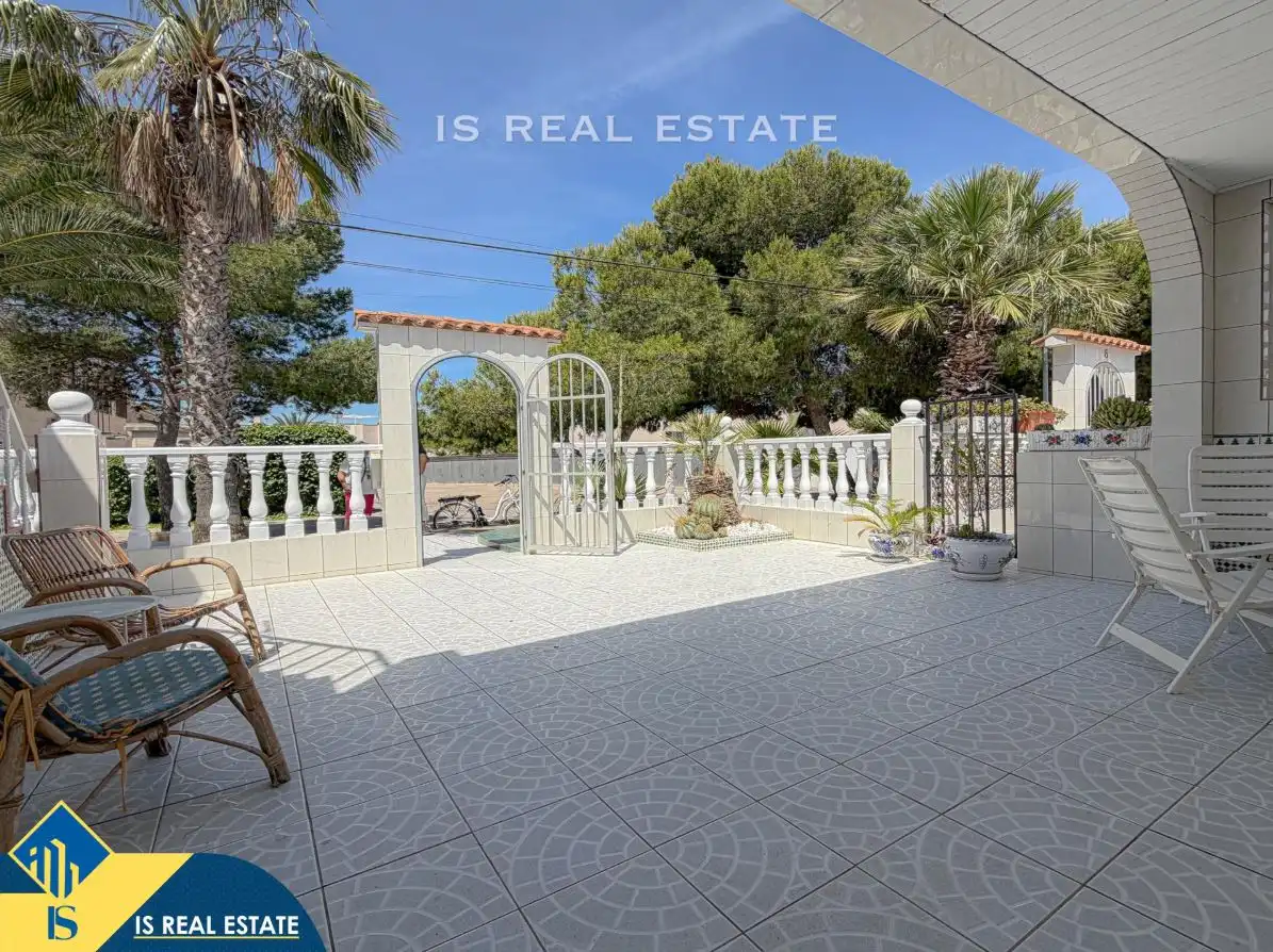 Vista exterior de Casa o chalet en venta en Torrevieja con Calefacción, Terraza y Amueblado