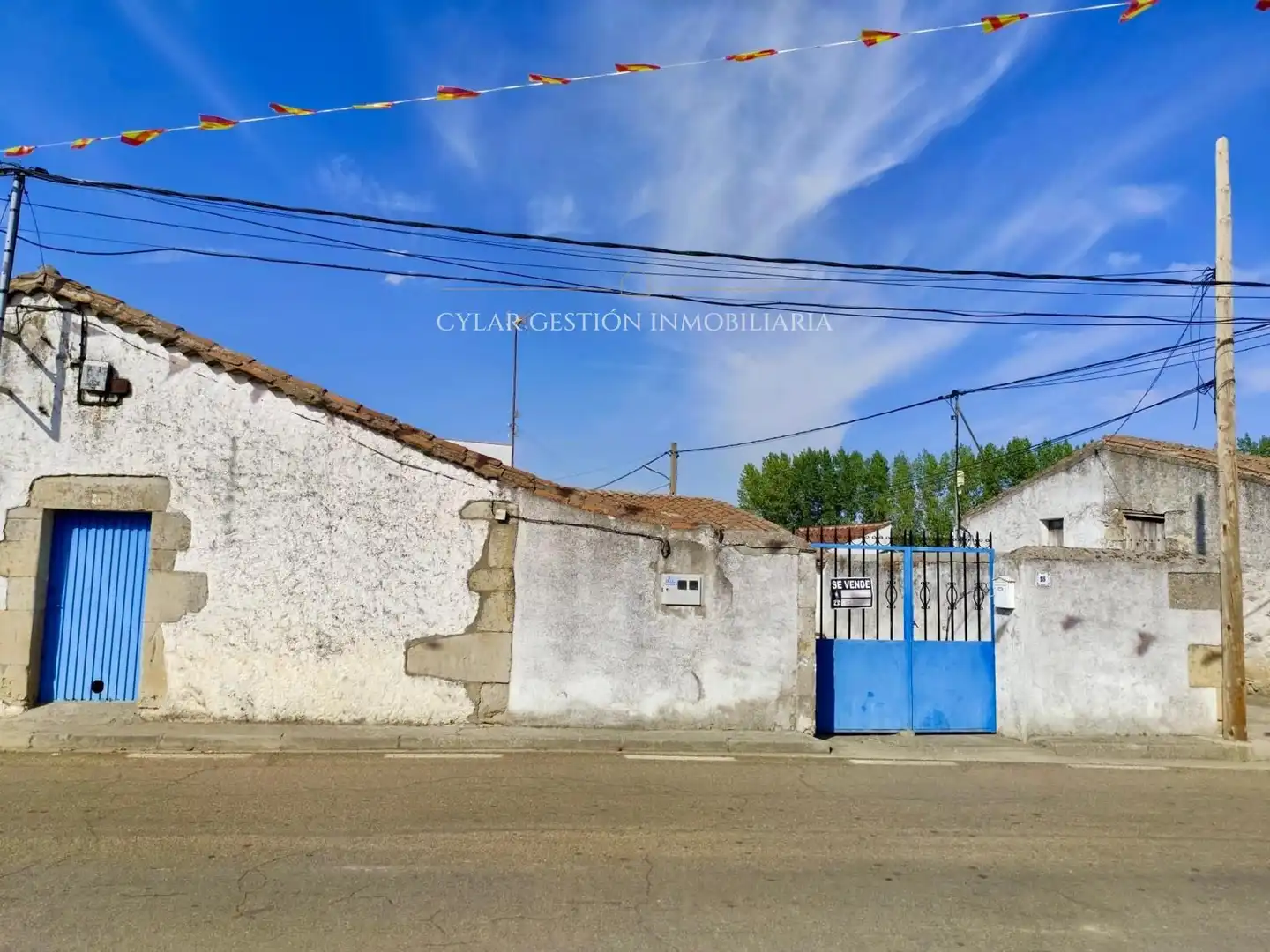 Exterior view of Houses for sale in Golpejas  with Storage room, Washing machine and Microwave