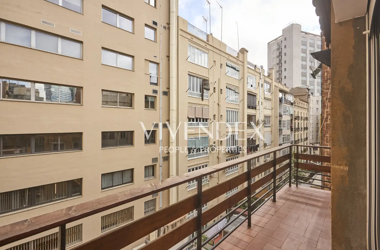 Exterior view of Flat for sale in Barcelona  with Heating, Parquet flooring and Balcony