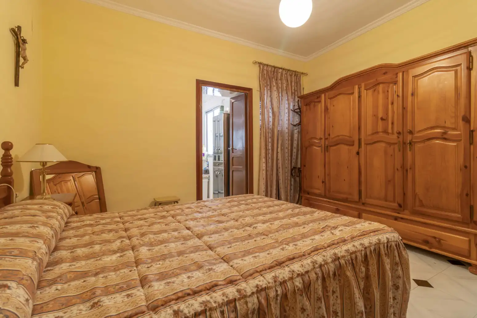 Dormitori de Casa adosada en venda en Villanueva del Río y Minas amb Aire condicionat, Terrassa i Balcó