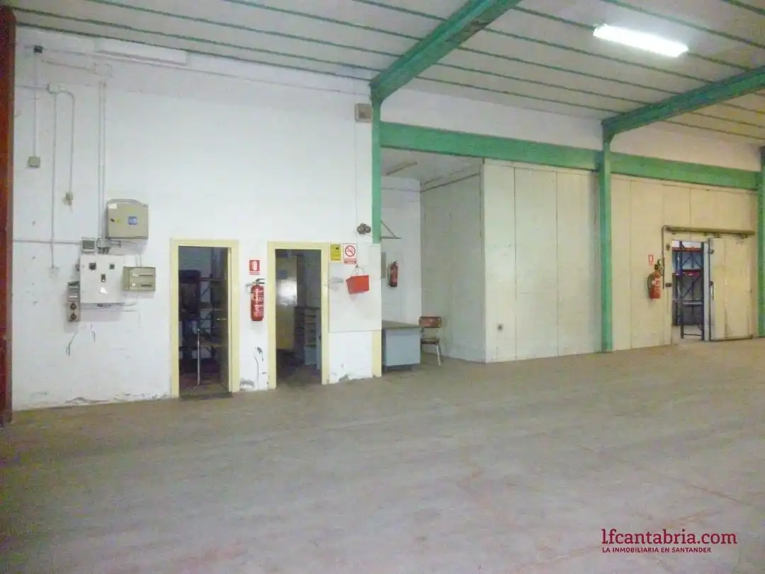 Nave industrial de alquiler en Camargo