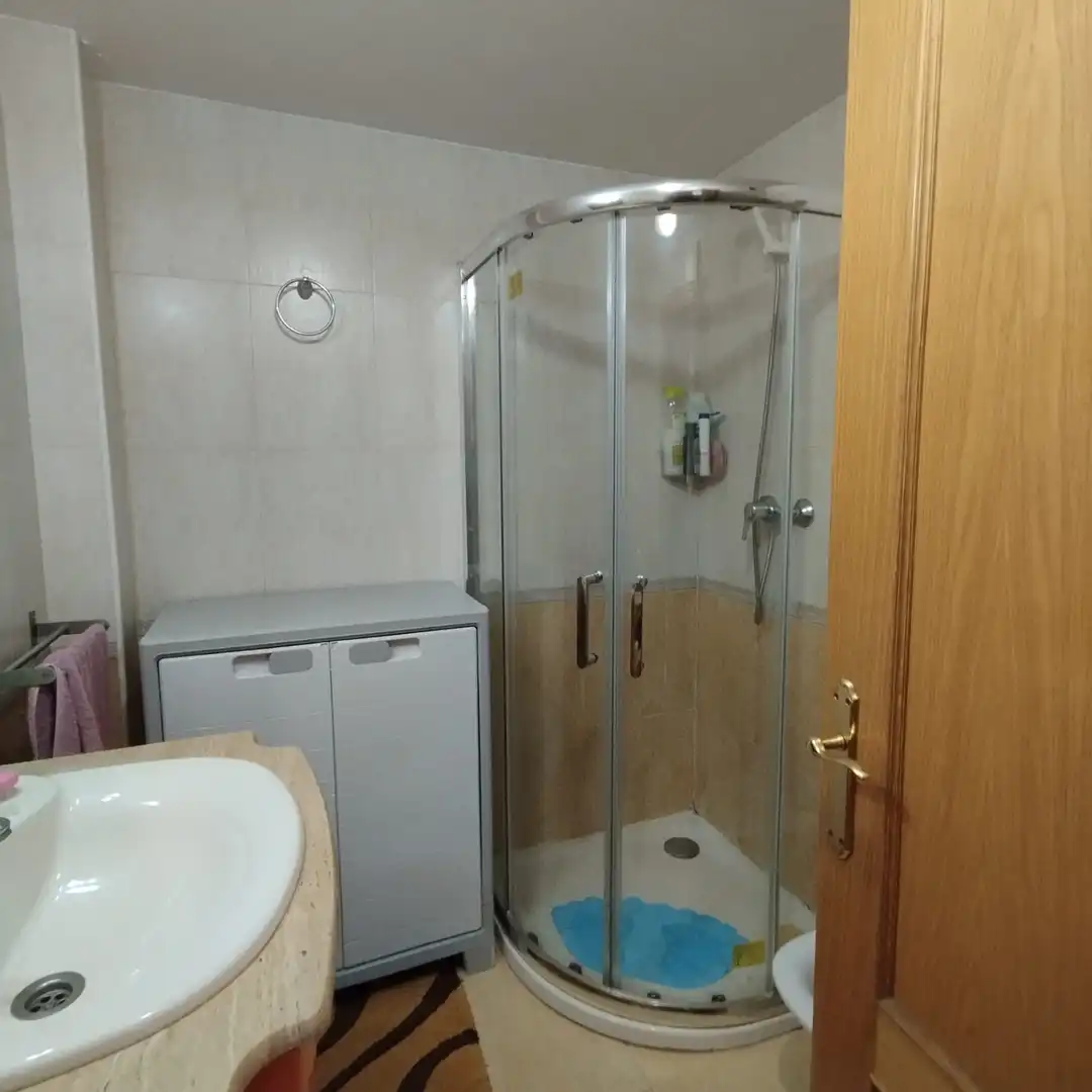 Baño de Piso en venta en Avilés con Calefacción, Parquet y Trastero