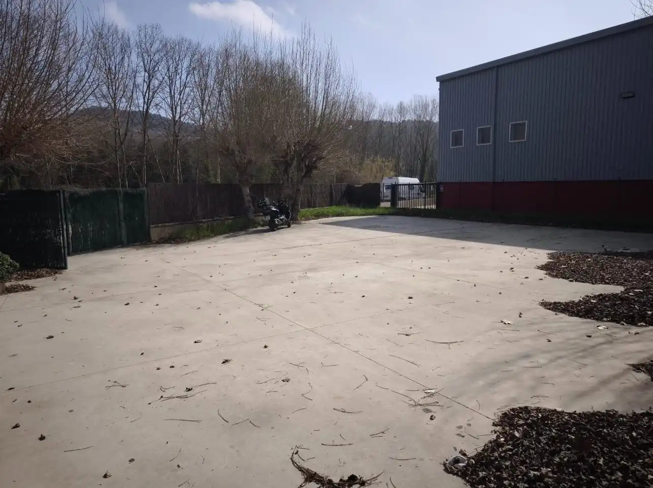 Parking of Industrial buildings for rent in Vallgorguina