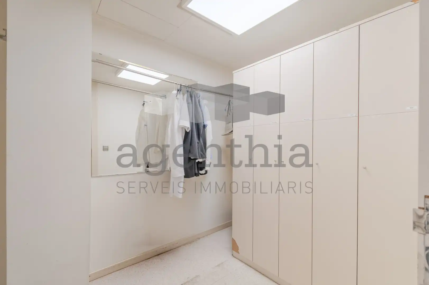 Schlafzimmer von Geschaftsraum zum Verkauf in Girona mit Klimaanlage