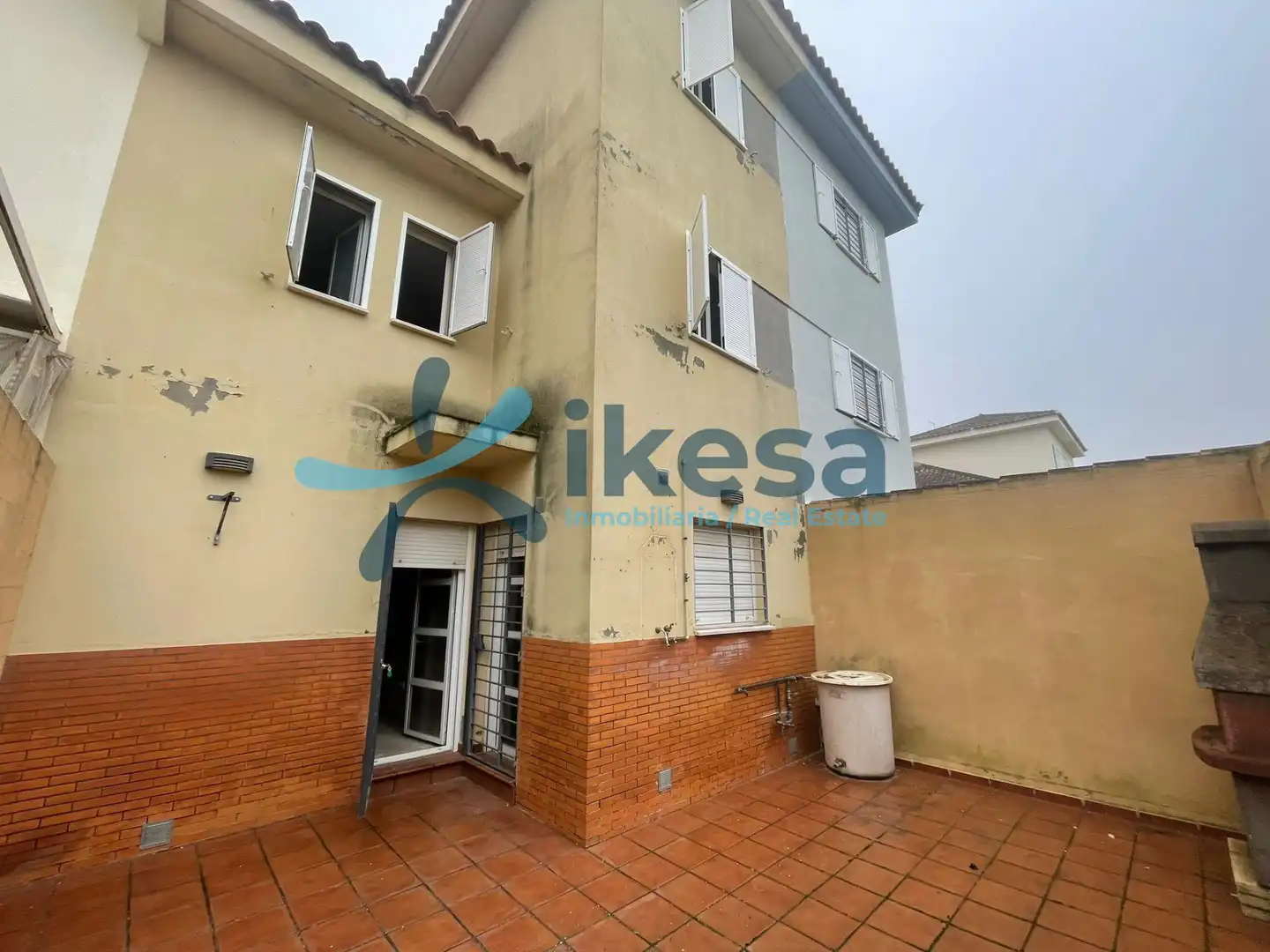 Vista exterior de Casa adosada en venta en Castilleja de la Cuesta con Aire acondicionado