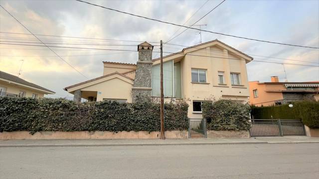 Casa-chalet en Alquiler en Breda