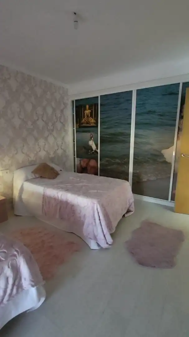Dormitori de Casa adosada de lloguer en Cangas  amb Calefacció, Jardí privat i Parquet