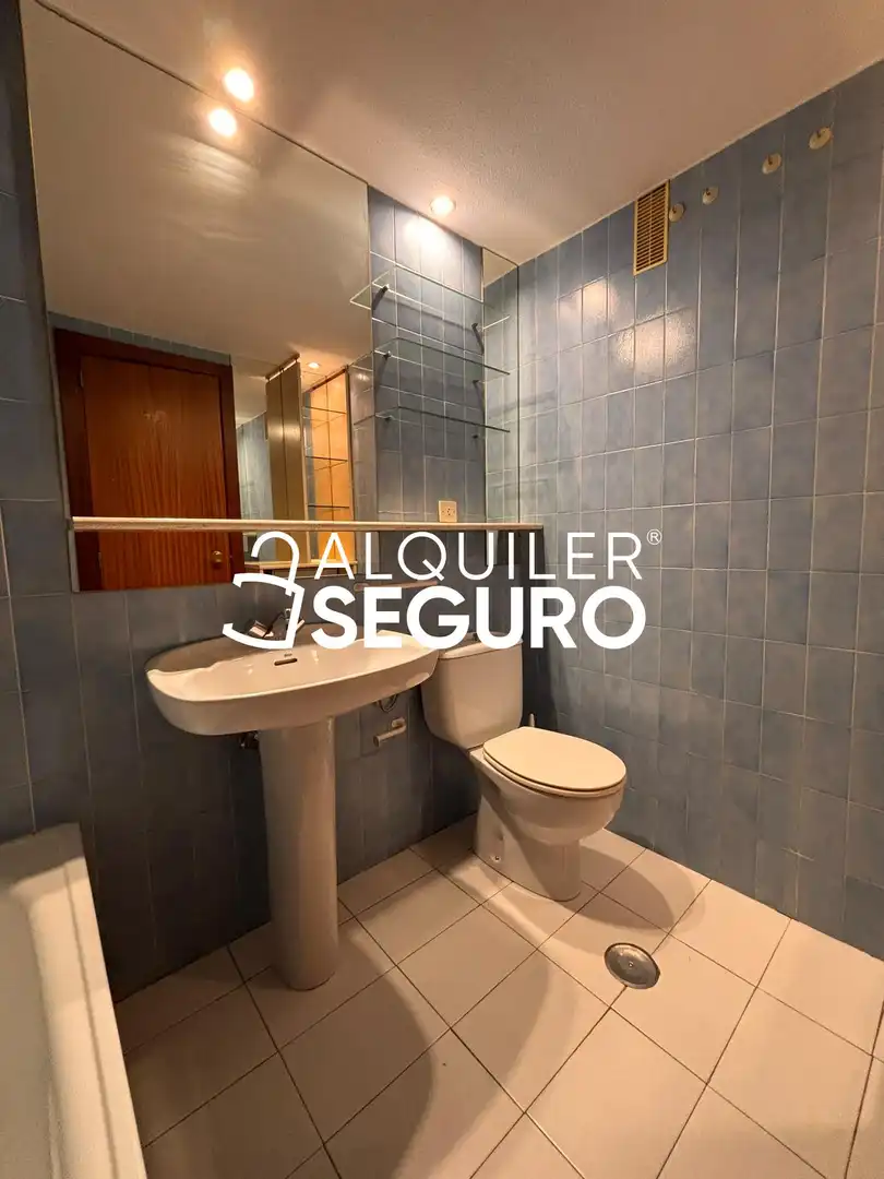 Bathroom of Flat for rent in Madrid  with Heating and Terrace