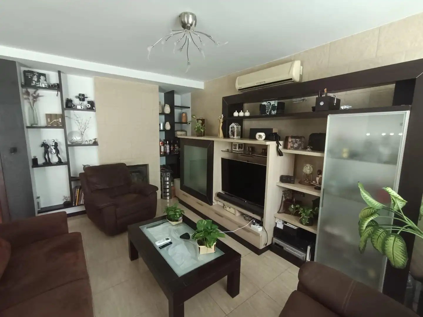 Sala d'estar de Casa o xalet en venda en El Campello amb Aire condicionat, Jardí privat i Terrassa