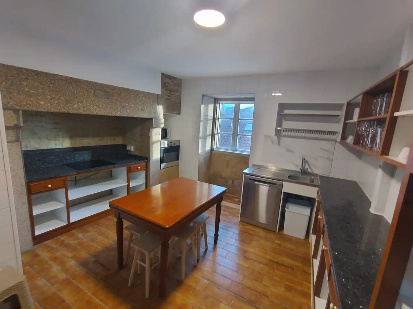 Cocina de Piso para compartir en Santiago de Compostela  con Calefacción, Parquet y Amueblado