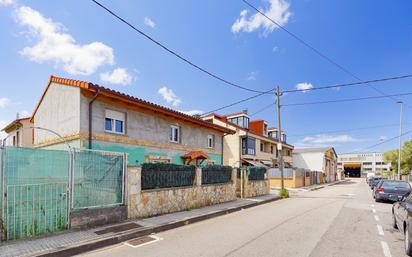 Vista exterior de Casa o xalet en venda en Gijón  amb Calefacció