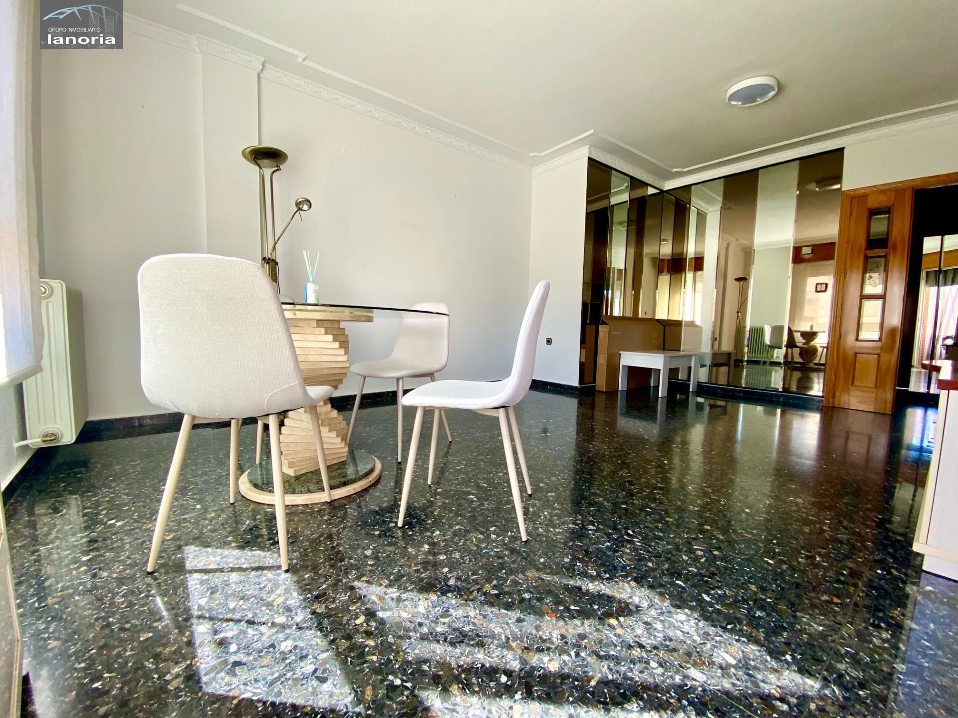 Menjador de Pis en venda en  Albacete Capital amb Calefacció, Traster i Moblat