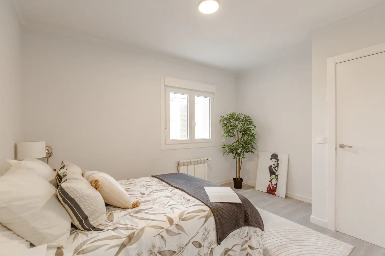 Schlafzimmer von Wohnung zum Verkauf in  Pamplona / Iruña mit Klimaanlage, Heizung und Parkett