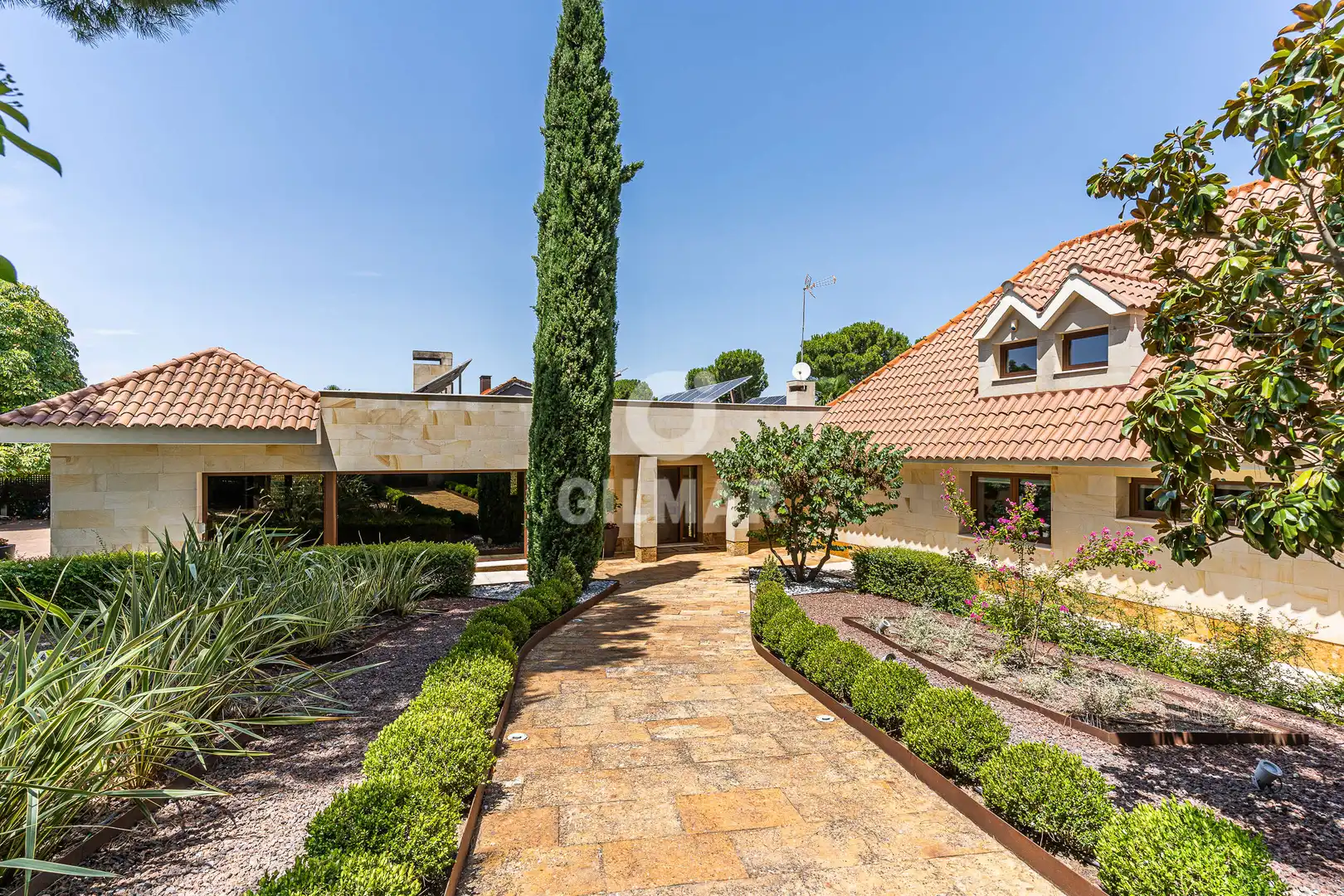 Vista exterior de Casa o xalet en venda en Boadilla del Monte amb Calefacció, Jardí privat i Piscina