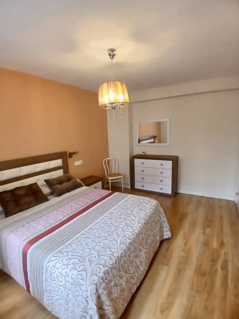Schlafzimmer von Wohnung zur Miete in Gijón  mit Heizung und Möbliert