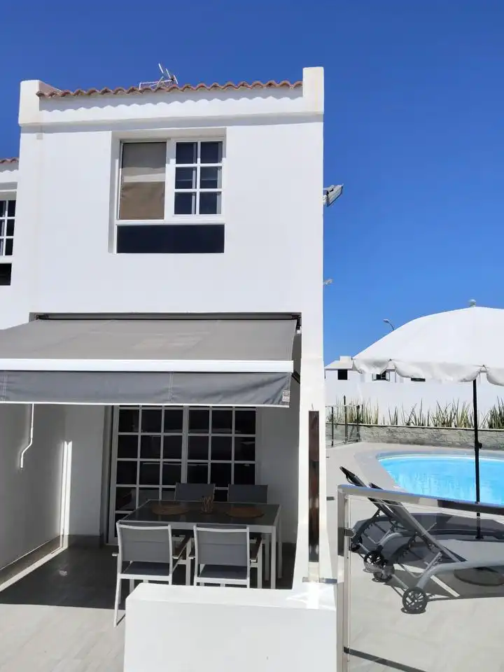 Dúplex amb piscina de lloguer a Comas Quesada