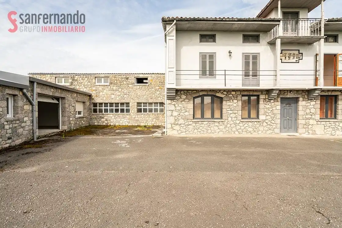 Vista exterior de Casa o xalet en venda en Santa Cruz de Bezana amb Terrassa i Traster
