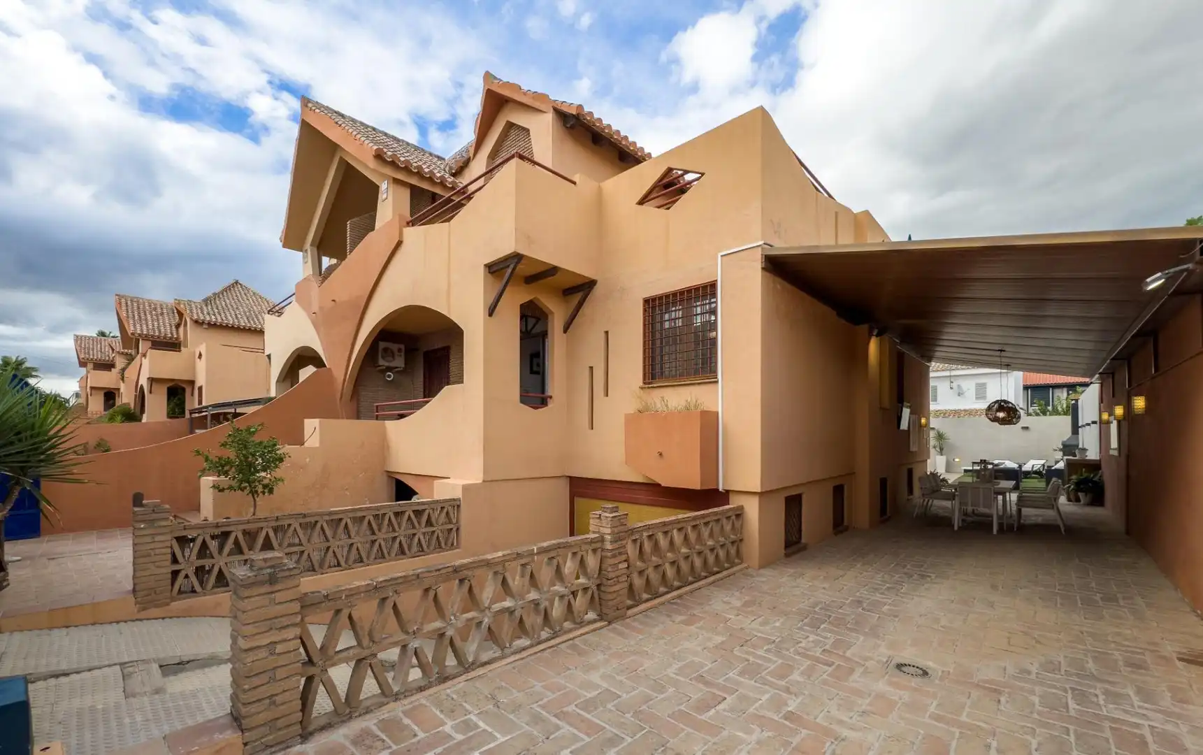 Vista exterior de Casa o chalet en venta en Las Gabias con Calefacción, Jardín privado y Terraza
