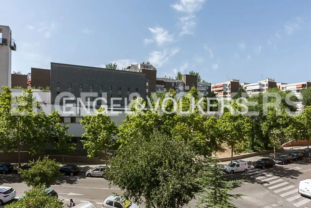 Vista exterior de Residencial en venta en Madrid