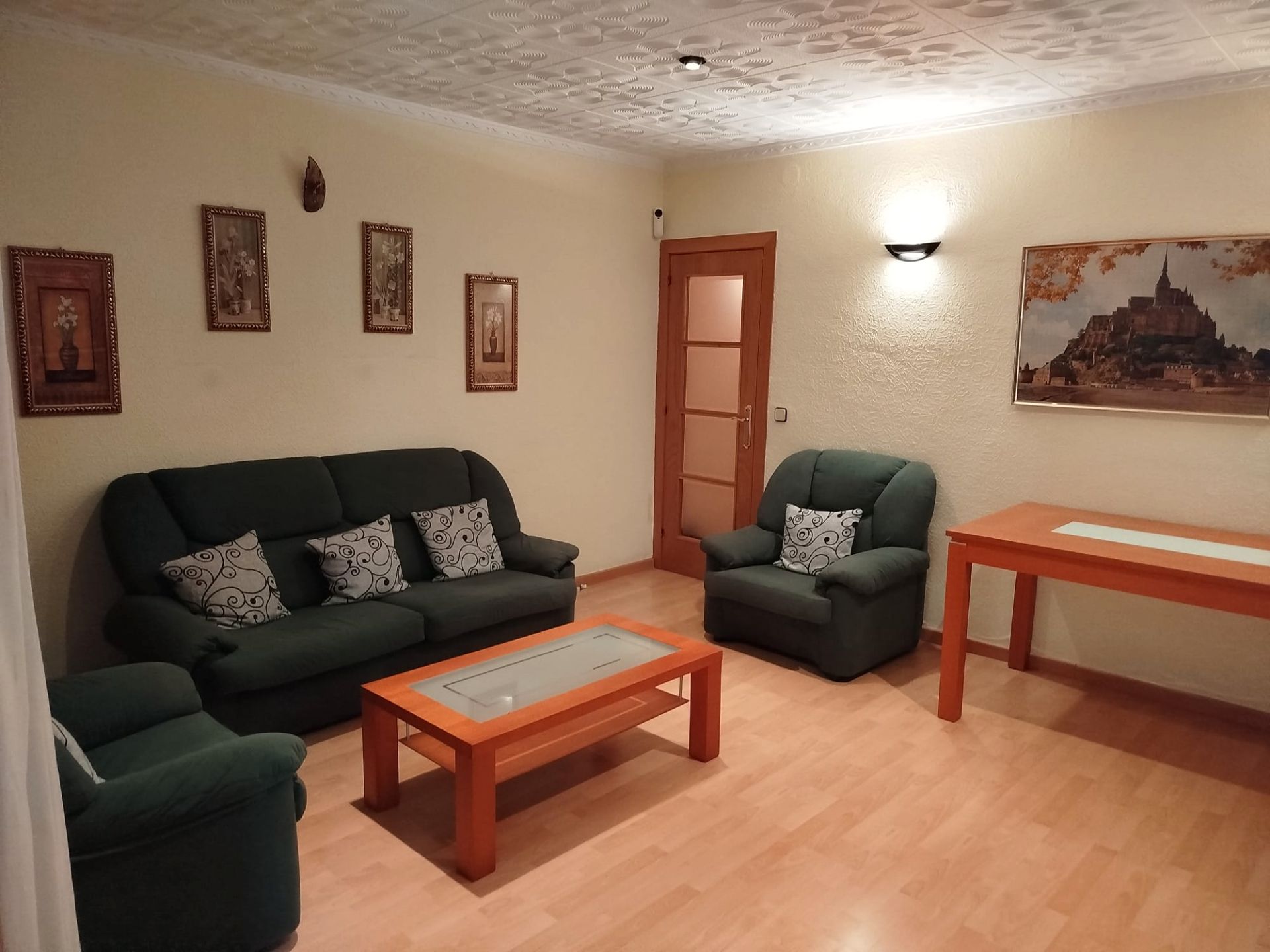 Living room of Flat for sale in Badalona  with Parquet flooring and Furnished