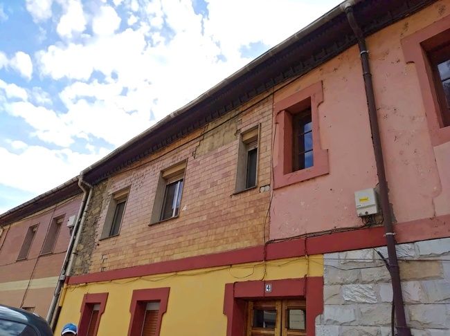 Vista exterior de Pis en venda en Mieres (Asturias)