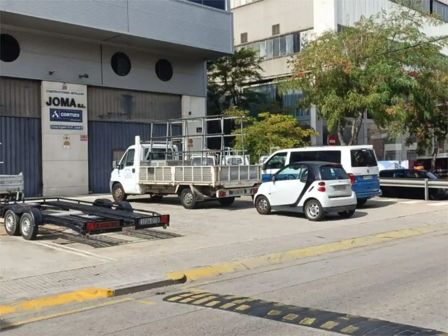 Parking of Industrial buildings for rent in El Gall