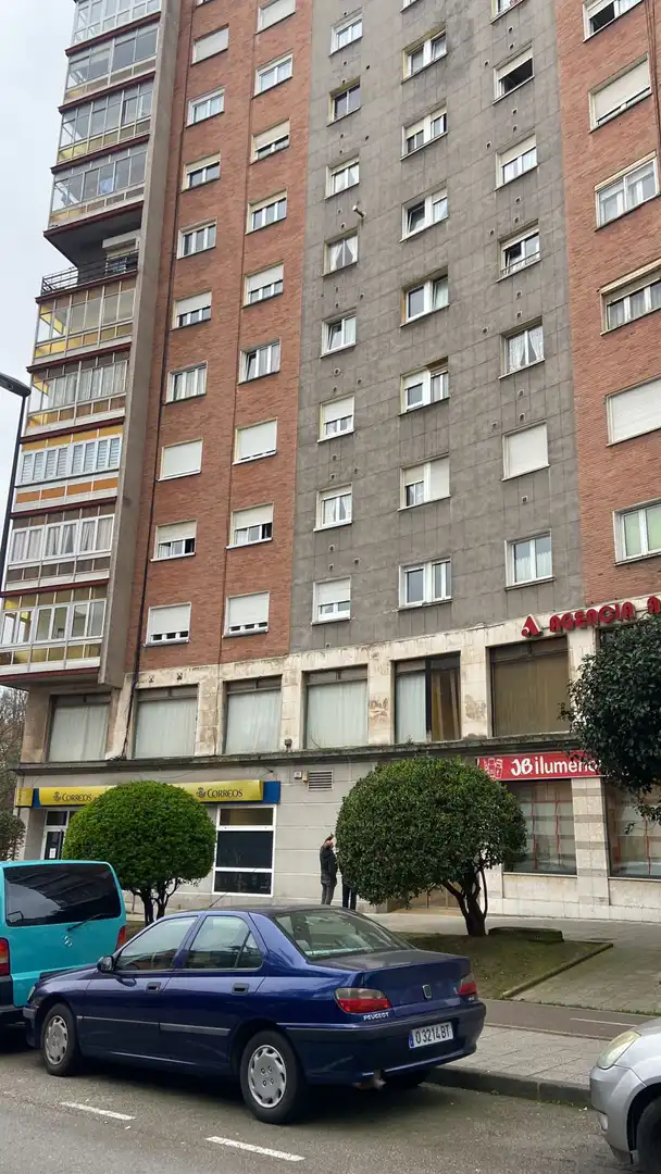 Vista exterior de Piso en venta en Avilés con Calefacción y Balcón