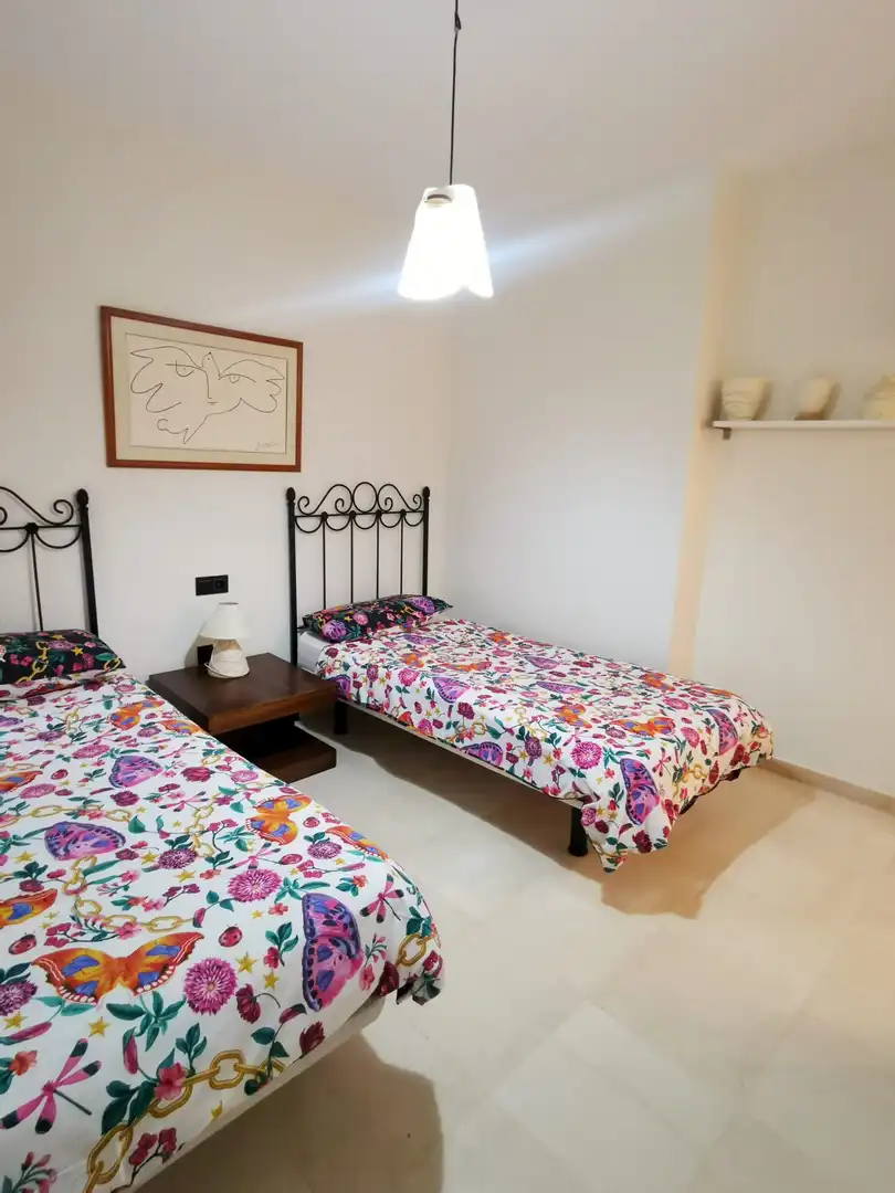 Habitación de Piso de alquiler en Marbella con Aire acondicionado, Terraza y Amueblado