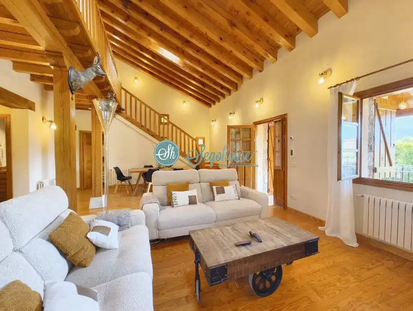 Sala de estar de Casa o chalet en venta en Palazuelos de Eresma con Calefacción, Terraza y Amueblado